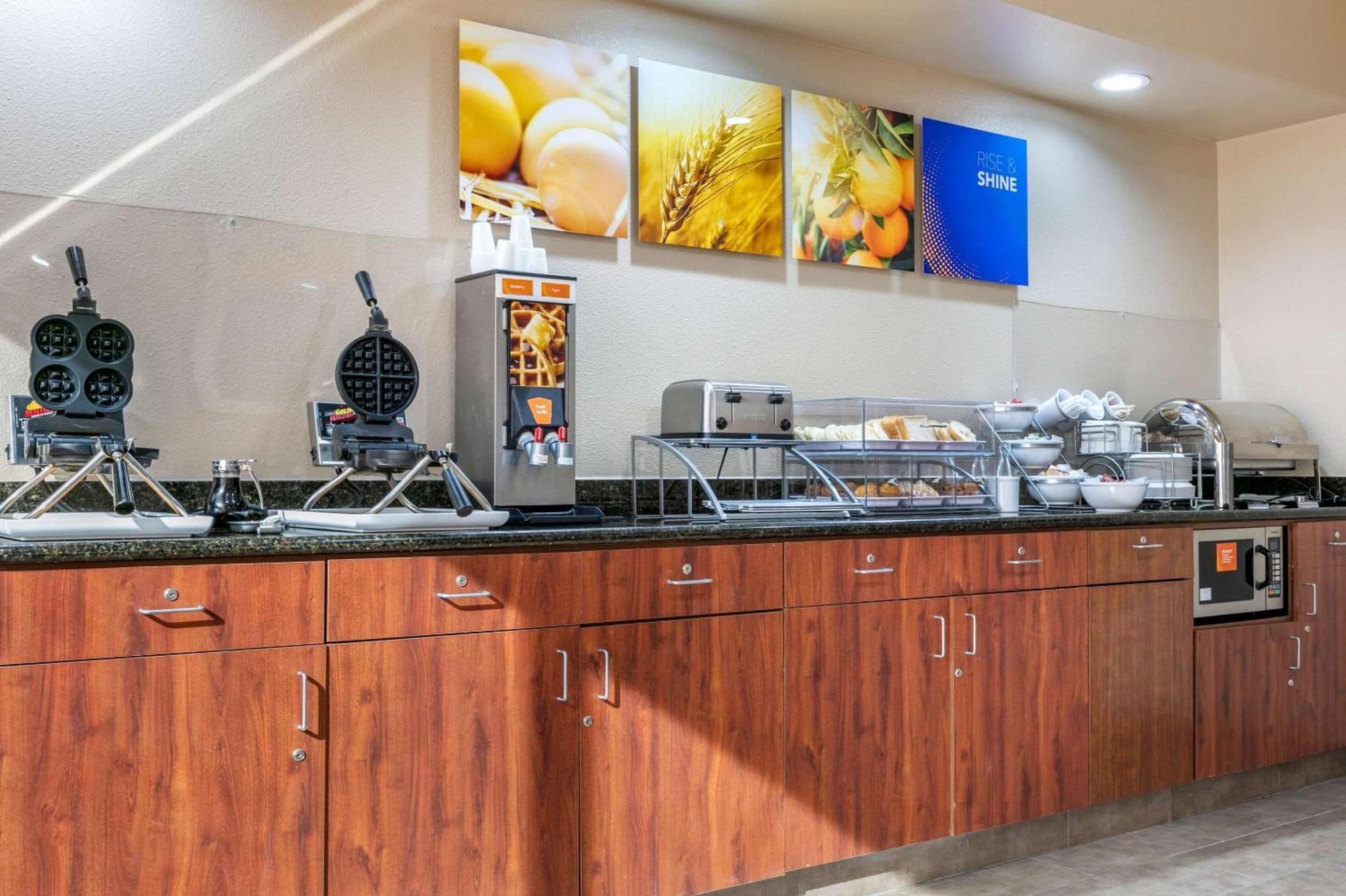 Comfort Inn & Suites Van Buren - Fort Smith מראה חיצוני תמונה